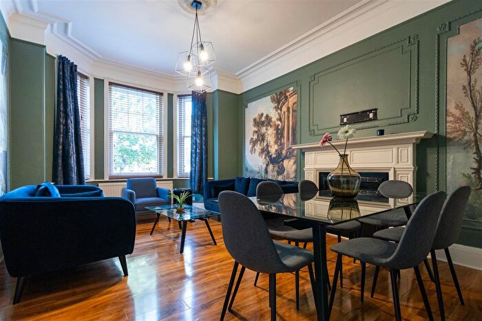 4 Bedroom Flat To Rent In Cumberland Mansions, Marlebone, W1H
