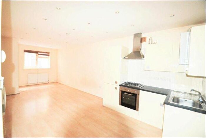 Flat To Rent In Finchley Road, Temple Fortune, NW11