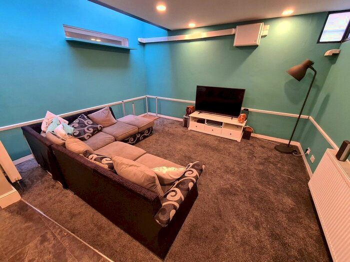 4 Bedroom End Of Terrace House To Rent In Platt Lane, Manchester, M14