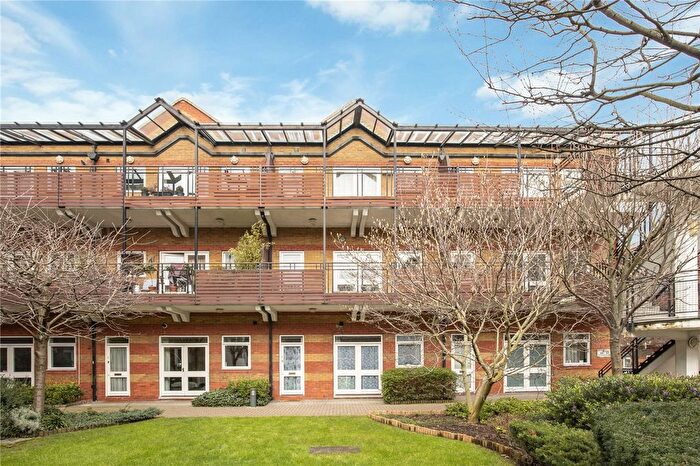 2 Bedroom Flat To Rent In Park House, Northfields, London, SW18