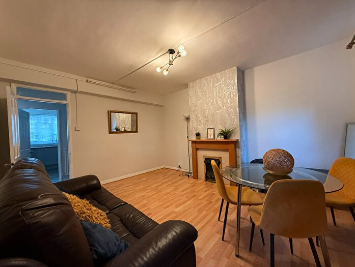 3 Bedroom Flat To Rent In Green Lanes, London, N4