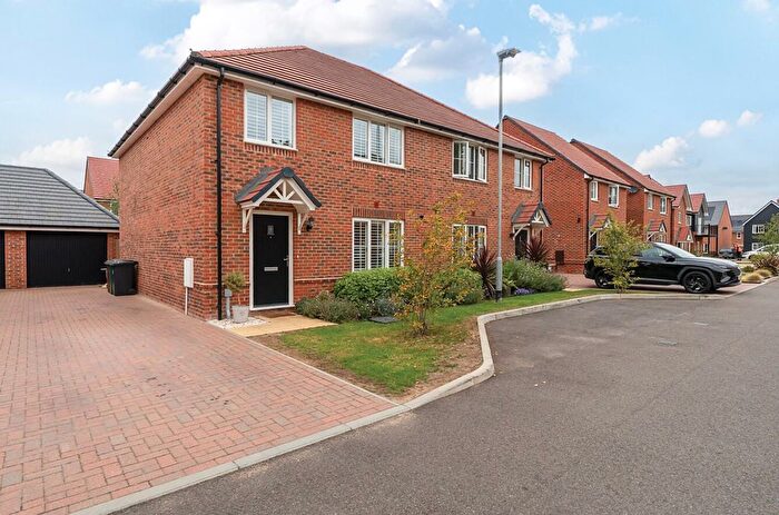 4 Bedroom Semi-Detached House For Sale In Waxwing Walk, Chichester, PO20