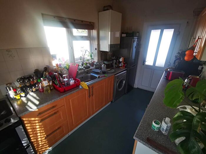 2 Bedroom House To Rent In Llantrisant Street, First Floor Flat, Cathays, Cardiff, CF24