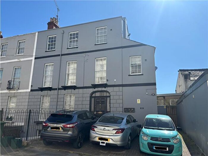 2 Bedroom Flat To Rent In Grosvenor Street, GL52