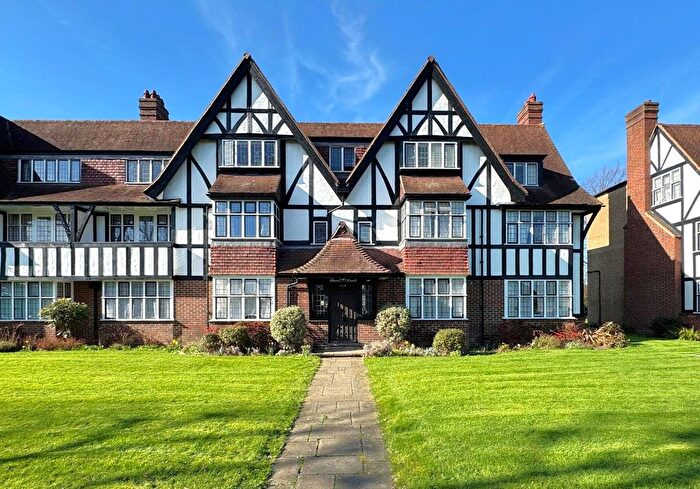 2 Bedroom Flat To Rent In Gloucester Court, Links Road, London, W3