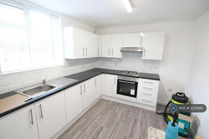 3 Bedroom Semi-Detached House To Rent In Northern Avenue, London, N9