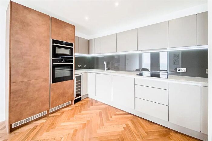 2 Bedroom Flat To Rent In Moore Walk, London, E7