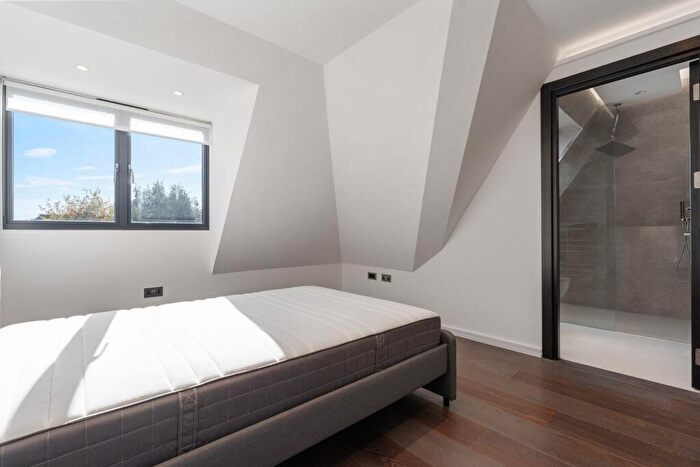 2 Bedroom Apartment To Rent In Noble House, Woodstock Road, London, NW11