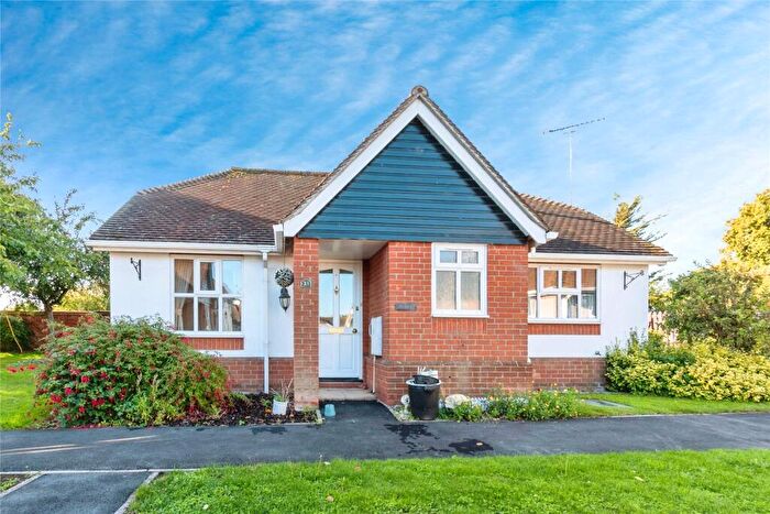 2 Bedroom Apartment For Sale In Meadow Close, Colchester, CO7