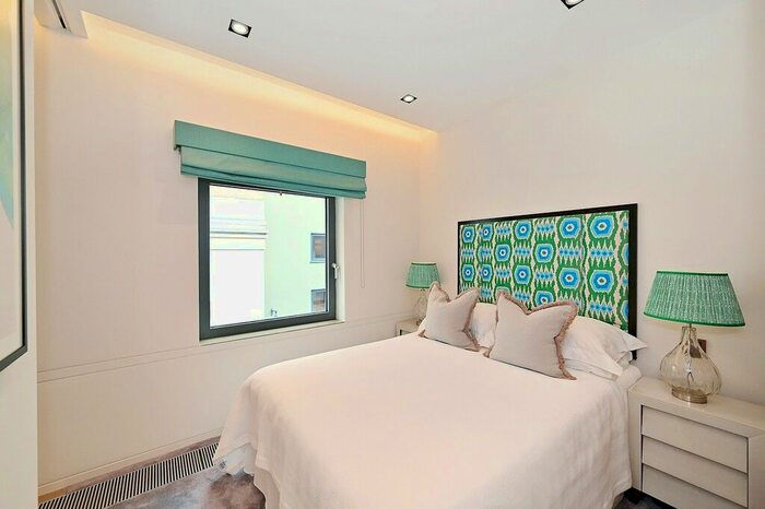 2 Bedroom Flat To Rent In Babmaes Street, St James, SW1Y