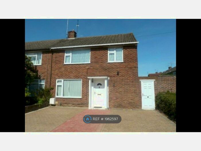 3 Bedroom Semi-Detached House To Rent In Rosedale Crescent, Earley, Reading, RG6