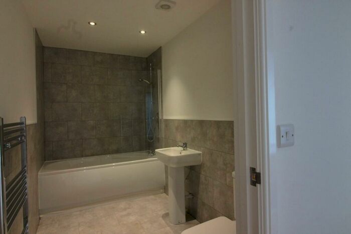 2 Bedroom House To Rent In York Road, Leeds, LS9