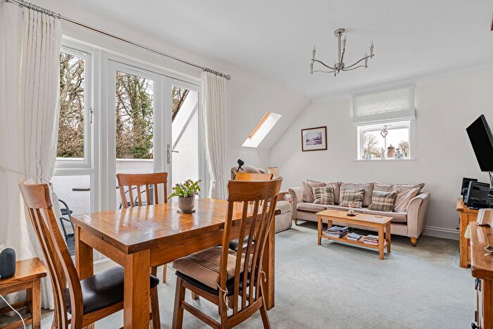 2 Bedroom Flat For Sale In Merritts Meadow, Petersfield, Hampshire, GU31