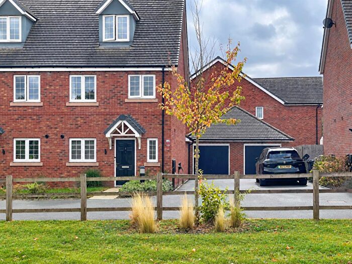 3 Bedroom Semi-Detached House To Rent In Oak Tree Close, Burton Green, CV8