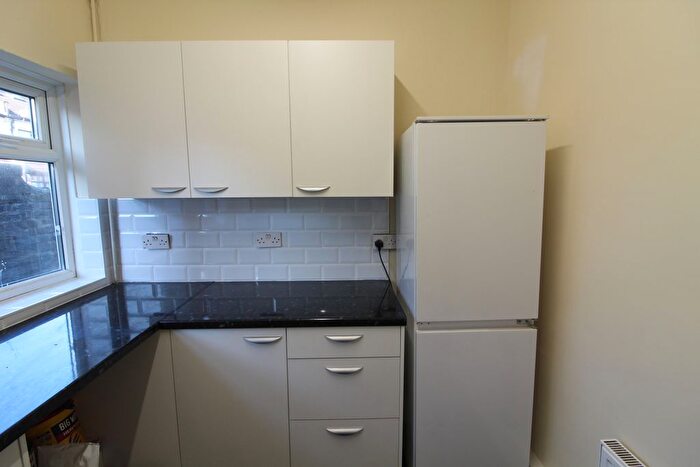 2 Bedroom Flat To Rent In Charlemont Road, London, E6