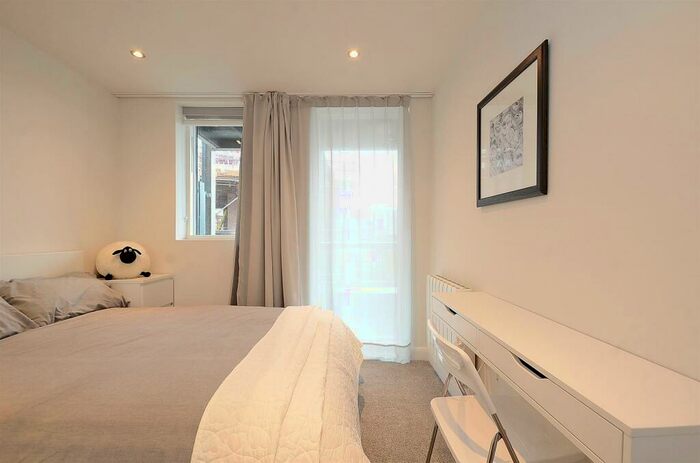 2 Bedroom Apartment To Rent In Apt Gordon Road, Sharrow Vale, Sheffield, S11