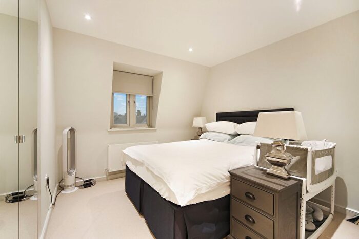 4 Bedroom End Of Terrace House To Rent In Thames Street, Weybridge, KT13