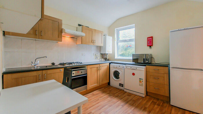 6 Bedroom Flat To Rent In Bristol Road, Selly Oak - Student Property, B29