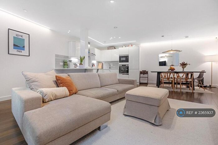 3 Bedroom Flat To Rent In Dray House, London, N1