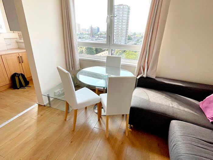 3 Bedroom Flat To Rent In Surrey Lane, London, SW11