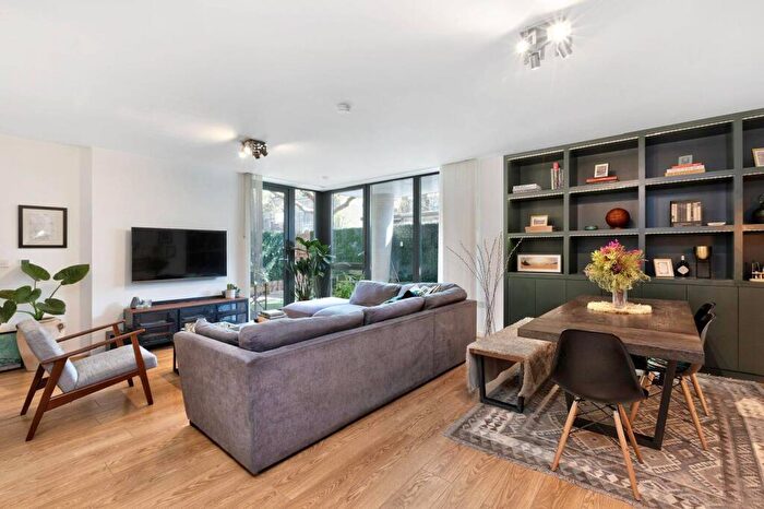 2 Bedroom Flat For Sale In The Highway, Shadwell, London, E1W