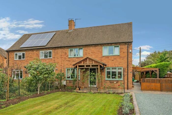 3 Bedroom Semi-Detached House For Sale In Tackley, Oxfordshire, OX5