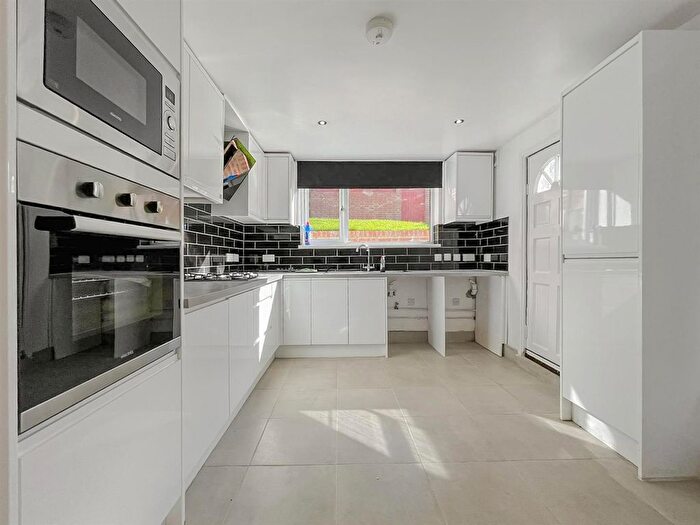 3 Bedroom Property To Rent In Cantwell Road, London, SE18