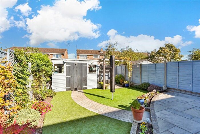 3 Bedroom Semi-detached House For Sale In Judd Road, Faversham, Kent, ME13