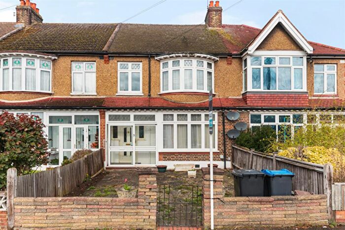 3 Bedroom House For Sale In Links Avenue, Morden, SM4