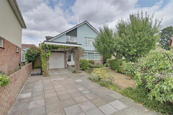 5 Bedroom Detached House For Sale In Goodwood Close, Waterlooville, PO8