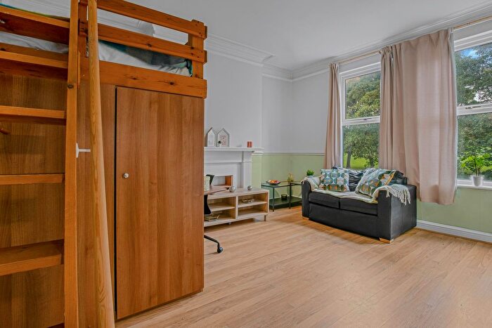1 Bedroom Terraced House To Rent In Hyde Park Road, Leeds, LS6