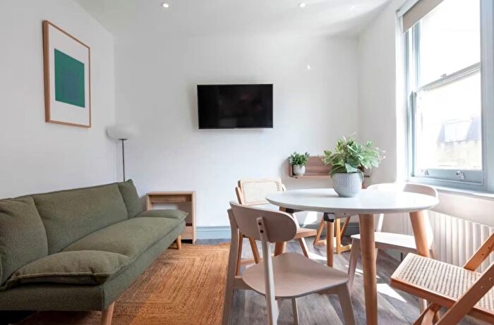 1 Bedroom Flat To Rent In Bishops Way, London, E2