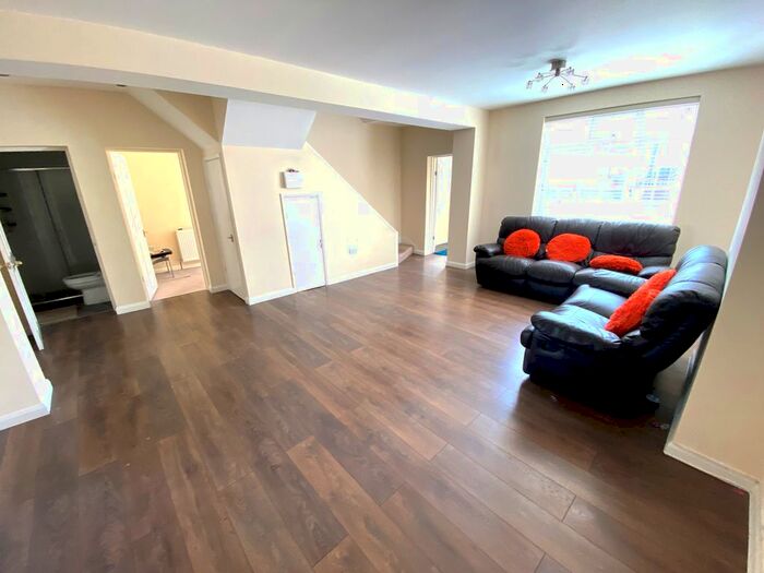 4 Bedroom Semi-Detached House To Rent In Treswell Rd, Dagenham, RM9