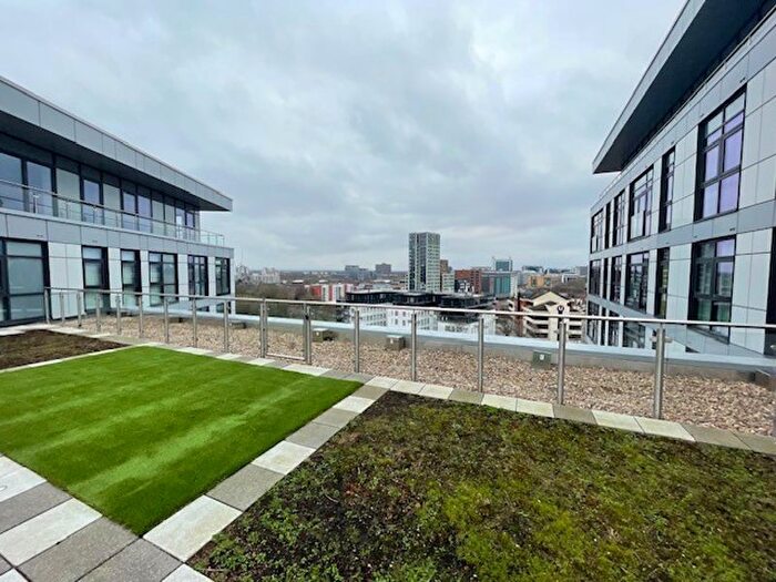 2 Bedroom Flat To Rent In Furness Quay, Salford, M50