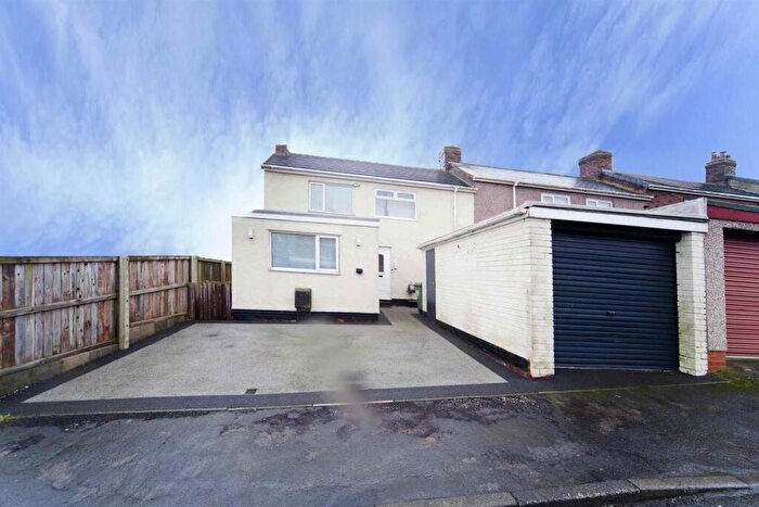 3 Bedroom End Of Terrace House For Sale In George Avenue, Peterlee, SR8