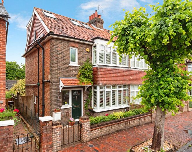 4 Bedroom Semi Detached House For Sale In Hopwood Gardens, Tunbridge Wells, TN4