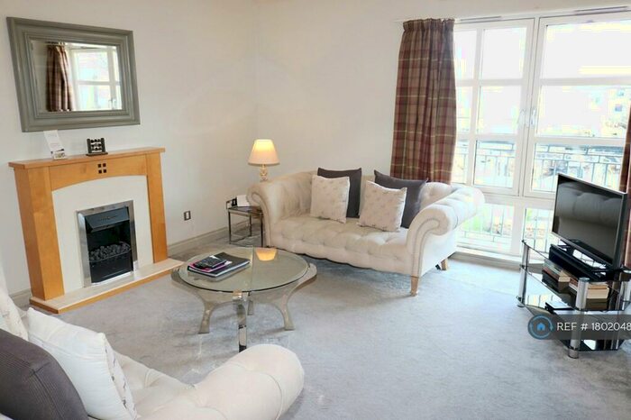 2 Bedroom Flat To Rent In Old Tolbooth Wynd, Edinburgh, EH8