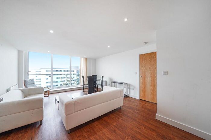2 Bedroom Apartment To Rent In Fathom Court, Gallions Reach, E16