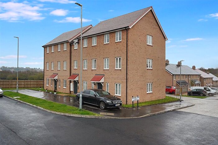 2 Bedroom Flat To Rent In Cornfield Drive, Gravesend, Kent, DA11