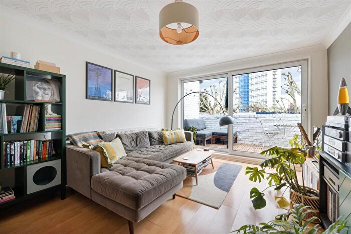 2 Bedroom Flat For Sale In Fairfoot Road, Bow, E3