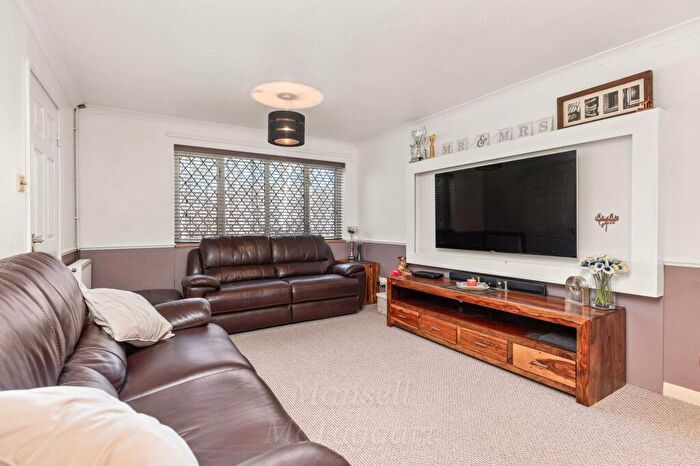 3 Bedroom End Of Terrace House For Sale In Seaford Road, Crawley, RH11