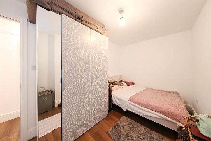 3 Bedroom Flat To Rent In Pine Road, London, NW2