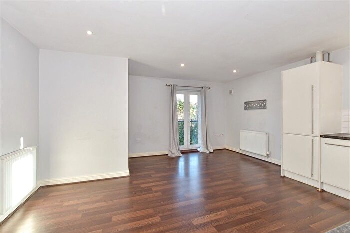 2 Bedroom Flat For Sale In Ryder Court, Herne Bay, Kent, CT6