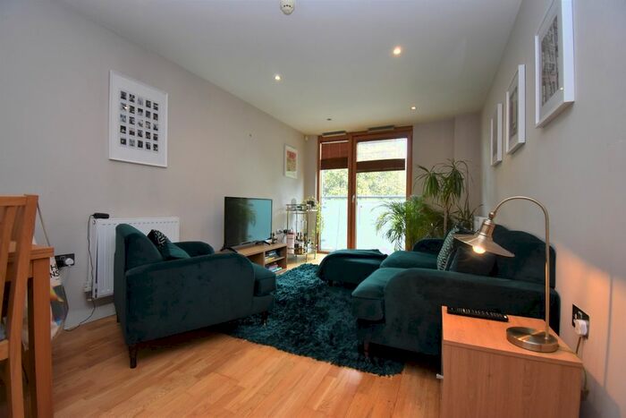 2 Bedroom Flat To Rent In Lewisham Way, London, SE14