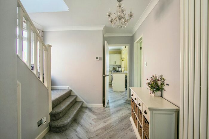 3 Bedroom Detached House For Sale In Wimborne Road, Bournemouth, BH10