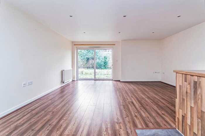 2 Bedroom Flat For Sale In Outram Road, Croydon, CR0