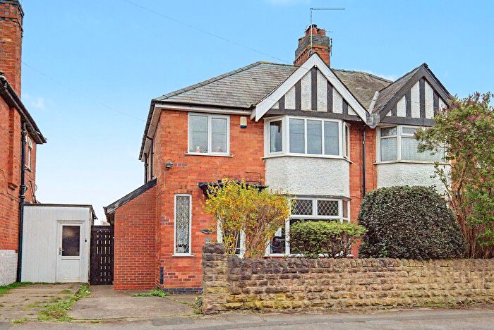 3 Bedroom Semi Detached House For Sale In Broomhill Road, Nottingham, NG6