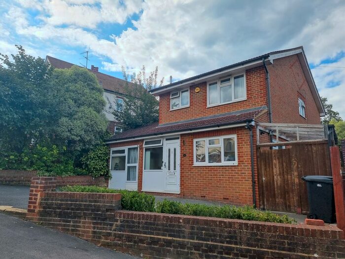 4 Bedroom Detached House To Rent In Beechwood Road, Knaphill, Woking, Surrey, GU21