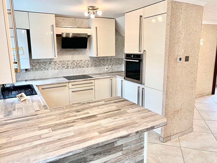 3 Bedroom Semi-Detached House To Rent In Derwent Close, Willenhall, WV13