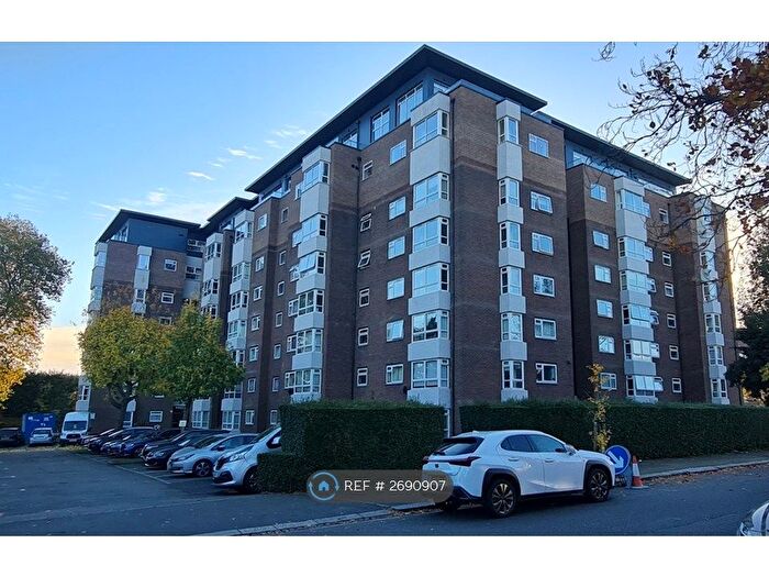 2 Bedroom Flat To Rent In Raffles House, London, NW4